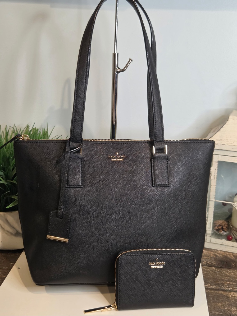 kate spade Black Saffiano Tote with Matching Zip Wallet - Picture 1 of 15